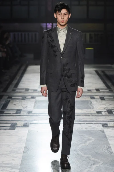 Look 13